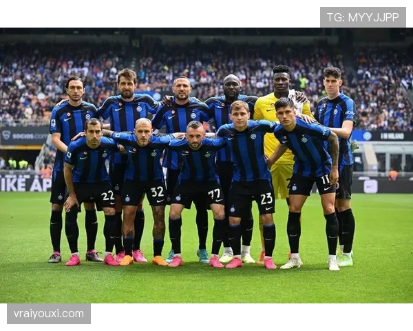 吉鲁与卢卡库锋线组合的演变：从单点终结到多点牵制