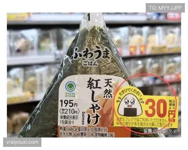 大阪刚赢完比赛就素颜冲去便利店买饭团，这反差谁懂啊